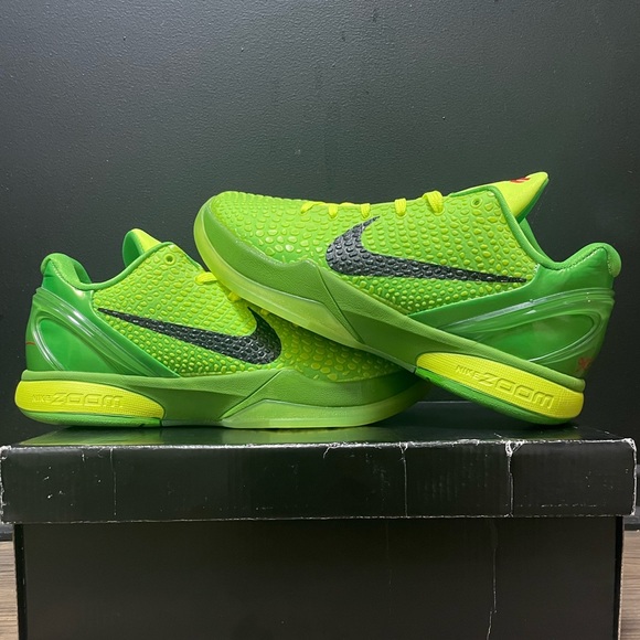 Kobe Protro ‘Grinch’
Size 10
New OG All
Box slightly damaged
100% authentic - Picture 2 of 5